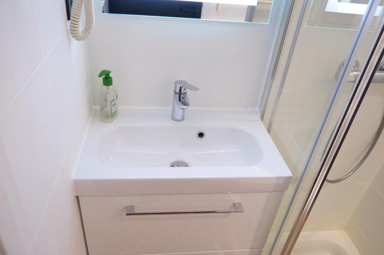 Suite Adamas Лион Экстерьер фото